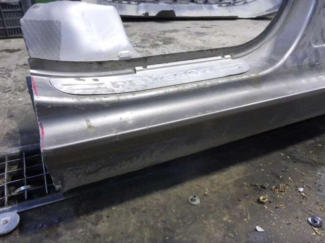 Порог со стойкой правый