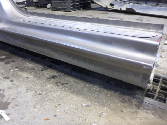 Порог со стойкой правый