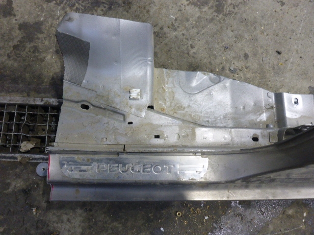 Порог со стойкой правый