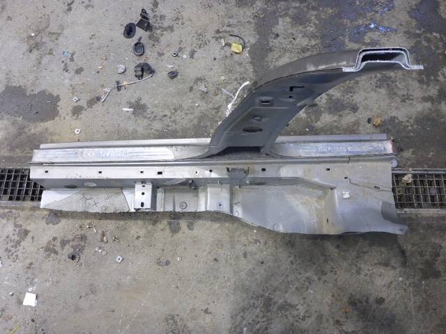 Порог со стойкой правый