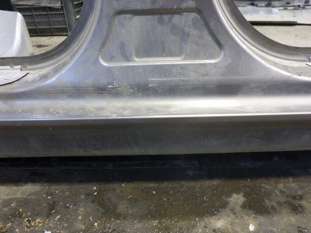 Порог со стойкой правый