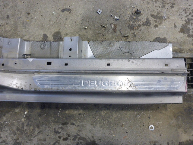 Порог со стойкой правый