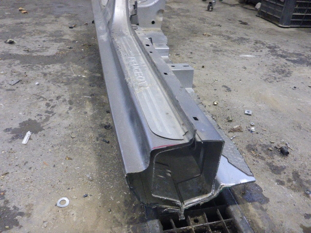 Порог со стойкой правый