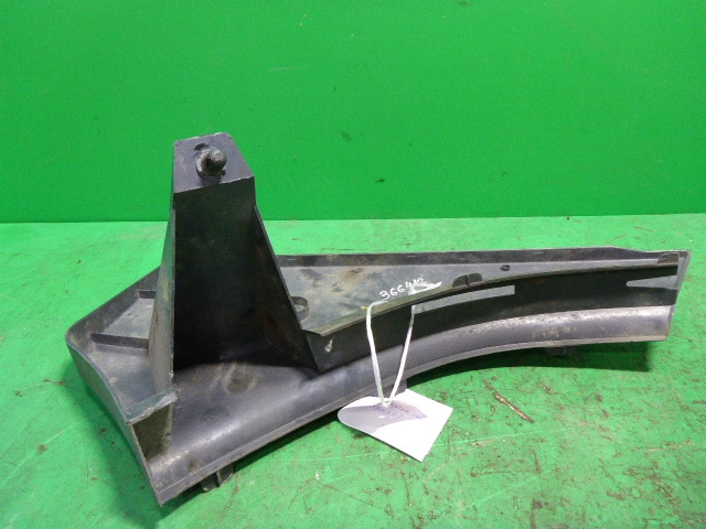 Накладка переднего крыла левого