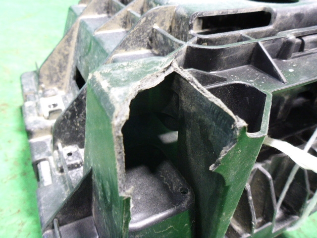 Площадка под аккумулятор (АКБ)