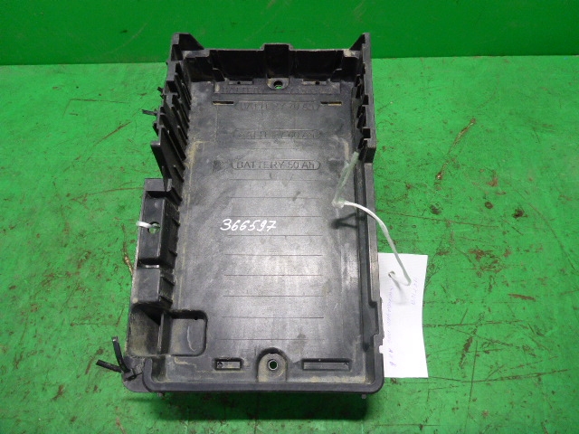 Площадка под аккумулятор (АКБ)