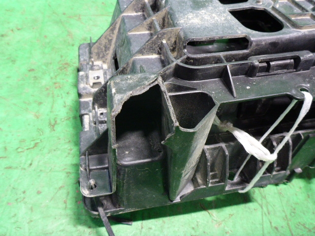 Площадка под аккумулятор (АКБ)