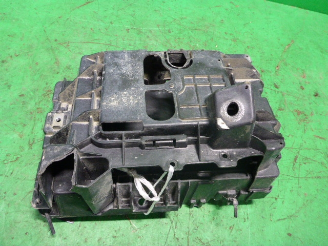 Площадка под аккумулятор (АКБ)