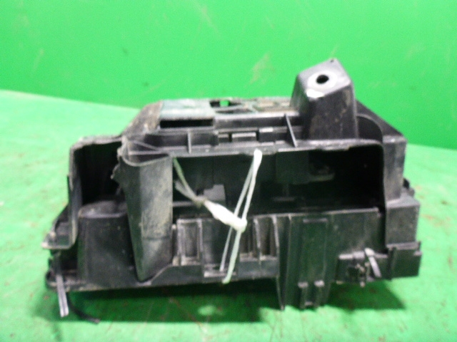 Площадка под аккумулятор (АКБ)