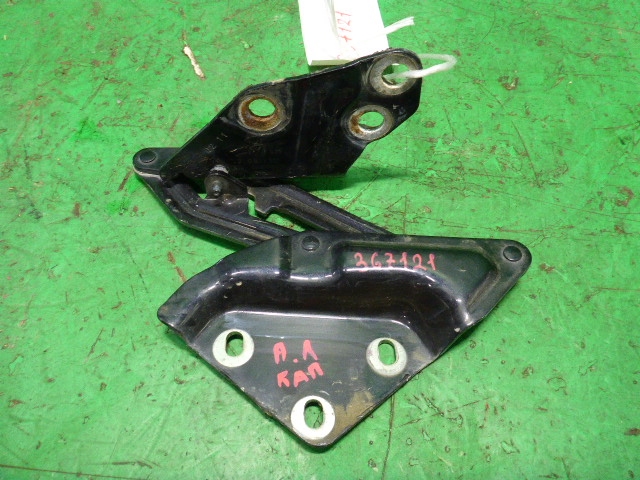 Петля капота левая