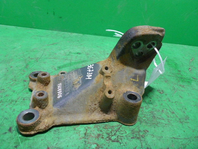 Кронштейн двигателя левый