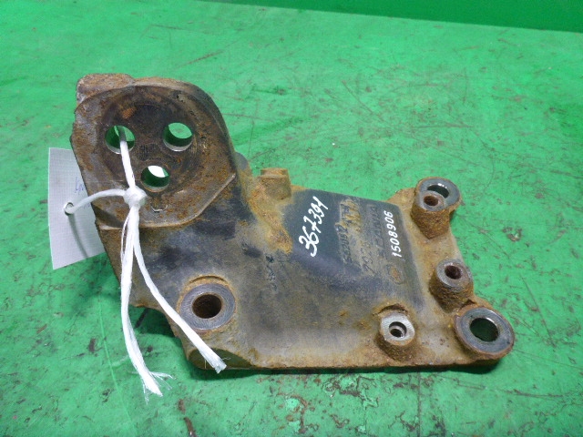 Кронштейн двигателя левый