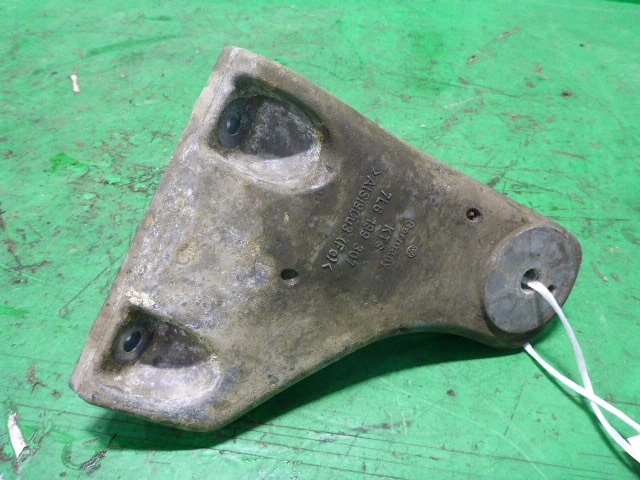 Кронштейн двигателя левый