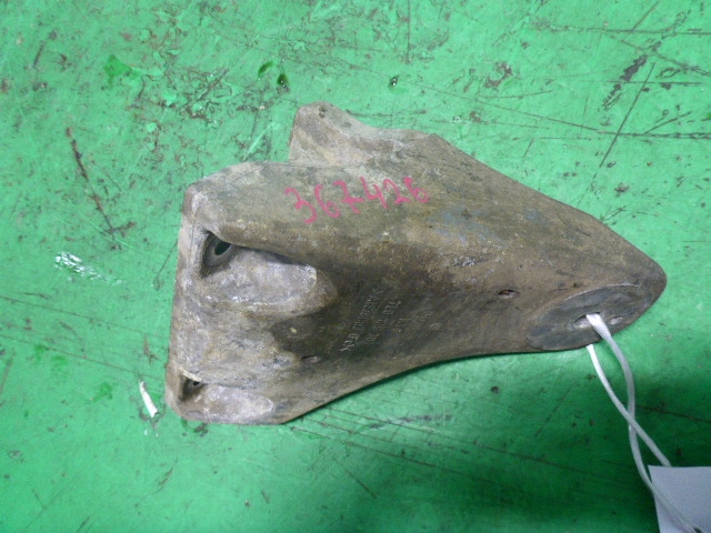 Кронштейн двигателя левый