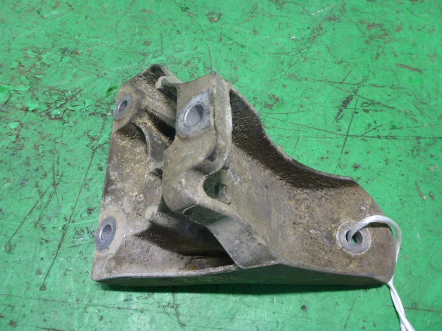 Кронштейн двигателя левый