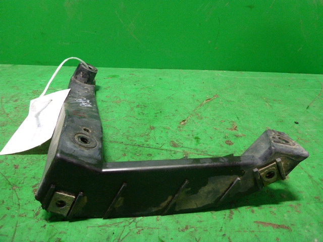 Кронштейн заднего бампера правый