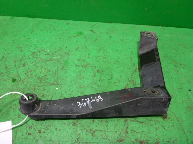 Кронштейн заднего бампера правый