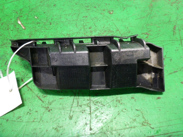 Кронштейн заднего бампера левый