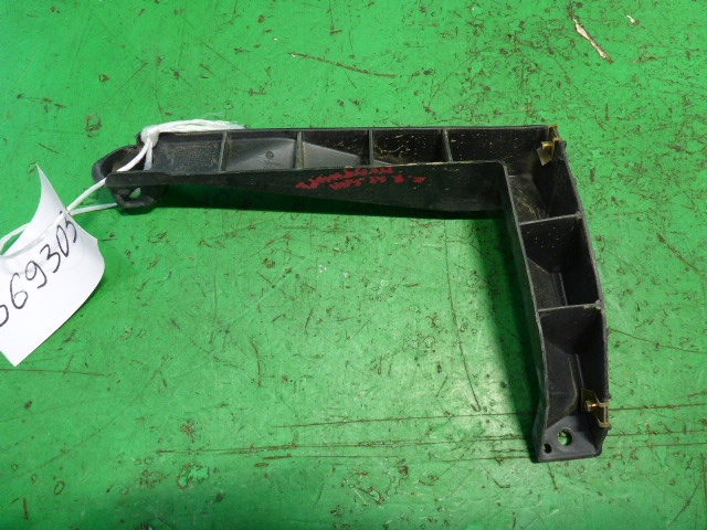 Кронштейн заднего бампера правый