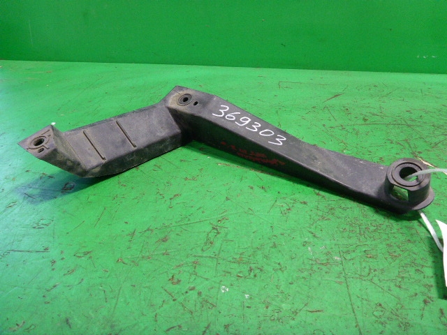 Кронштейн заднего бампера правый