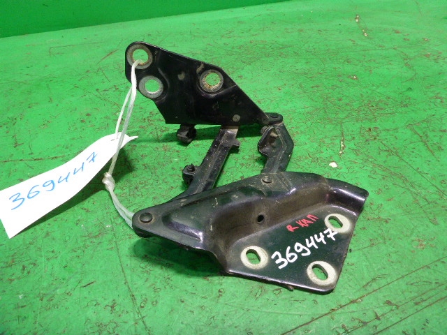 Петля капота правая