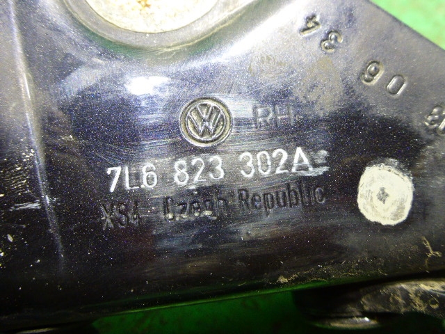 Петля капота правая