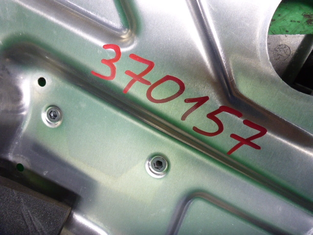 Стеклоподъемник электр. задний правый