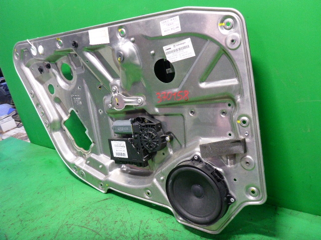 Стеклоподъемник электр. задний левый