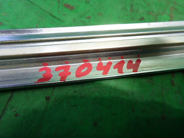 Накладка лобового стекла левая