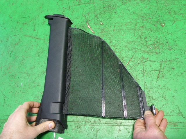 Шторка багажника