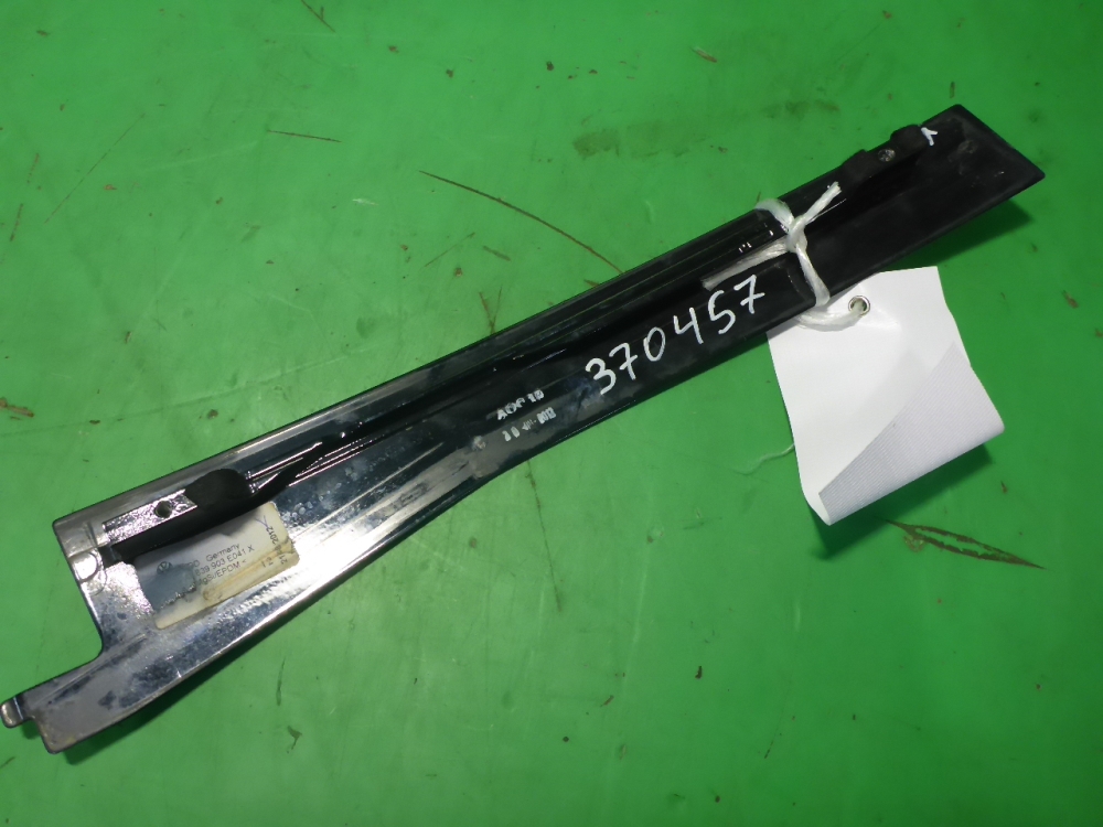 Накладка двери задней левой