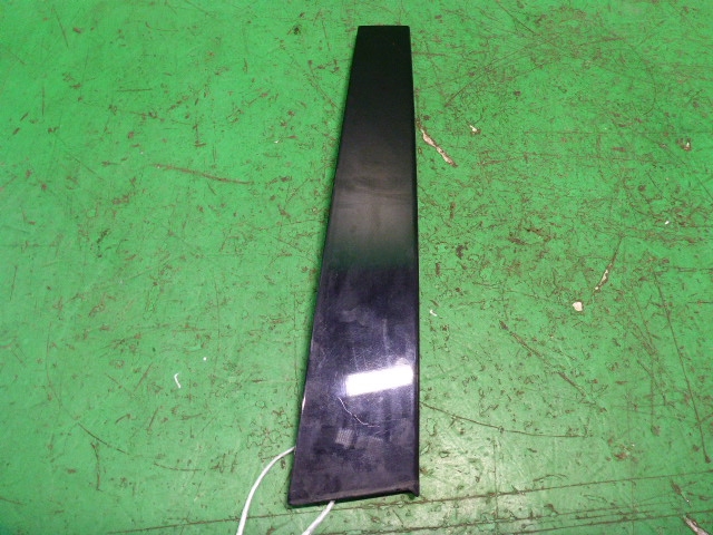 Накладка двери передней левой