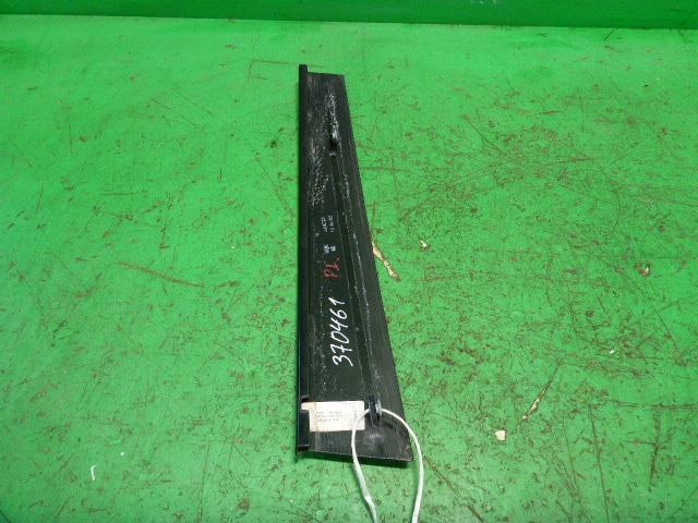 Накладка двери передней левой