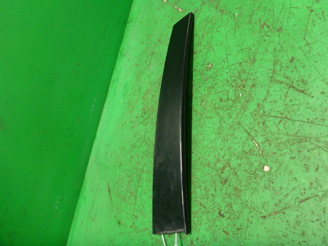 Накладка двери передней левой