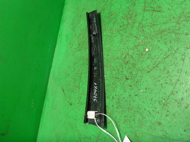 Накладка двери передней левой