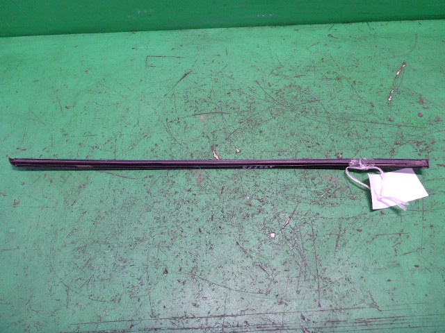 Молдинг лобового стекла