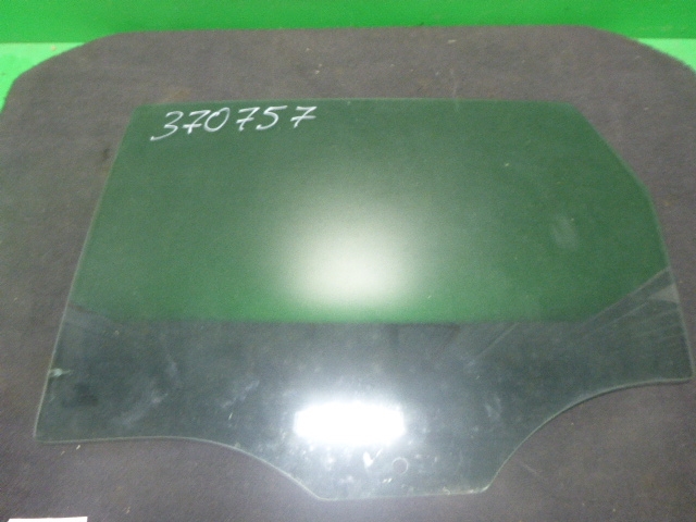 Стекло двери задней левой