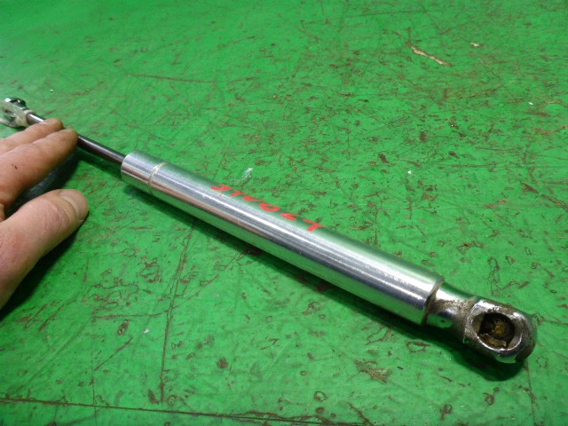 Амортизатор крышки багажника