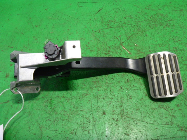 Педаль тормоза