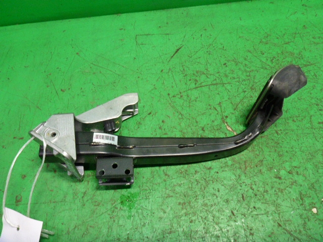 Педаль тормоза