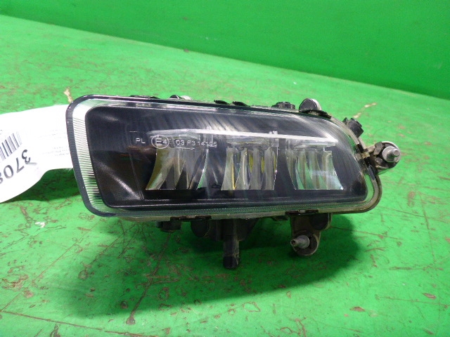 Фара противотуманная левая