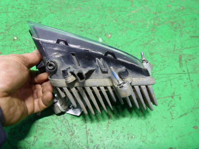 Фара противотуманная левая