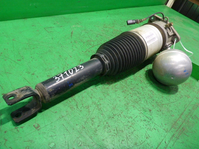 Амортизатор задний правый