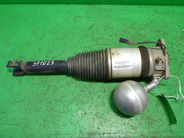 Амортизатор задний правый