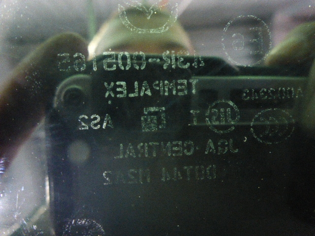 Стекло двери задней правой (форточка)