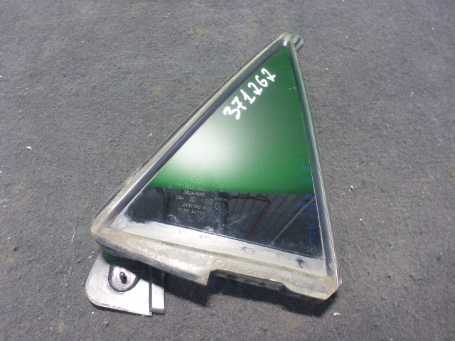 Стекло двери задней правой (форточка)