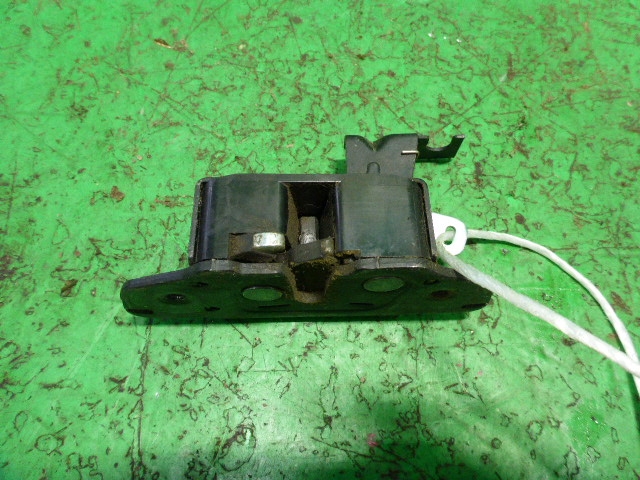 Замок багажника