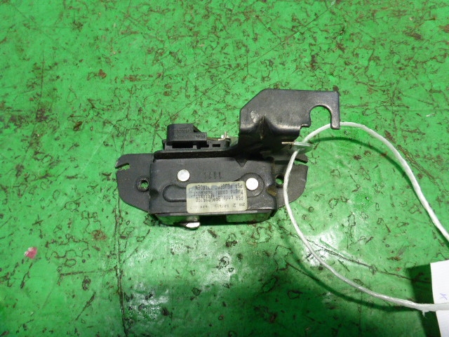 Замок багажника