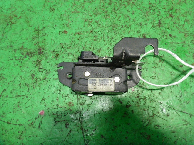 Замок багажника