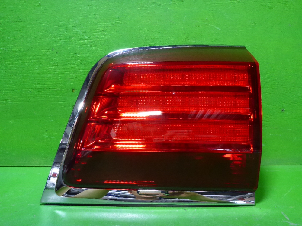 Фонарь задний внутренний правый
